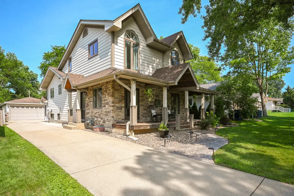 244 South Milton Avenue Glen Ellyn IL 60137