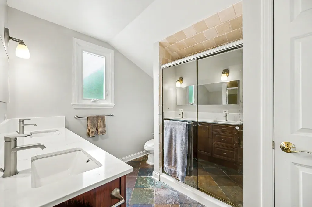 244 South Milton Avenue Glen Ellyn IL 60137
