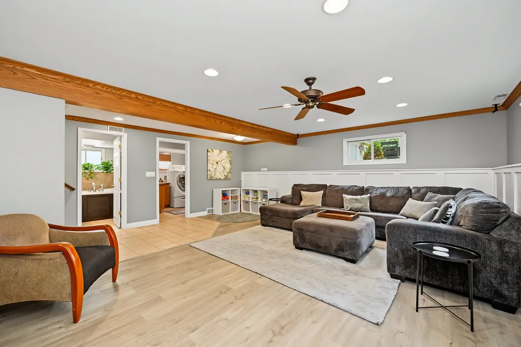 244 South Milton Avenue Glen Ellyn IL 60137