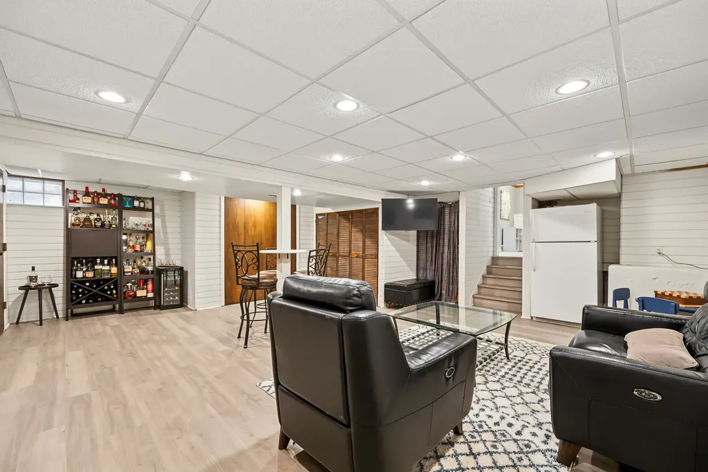 244 South Milton Avenue Glen Ellyn IL 60137