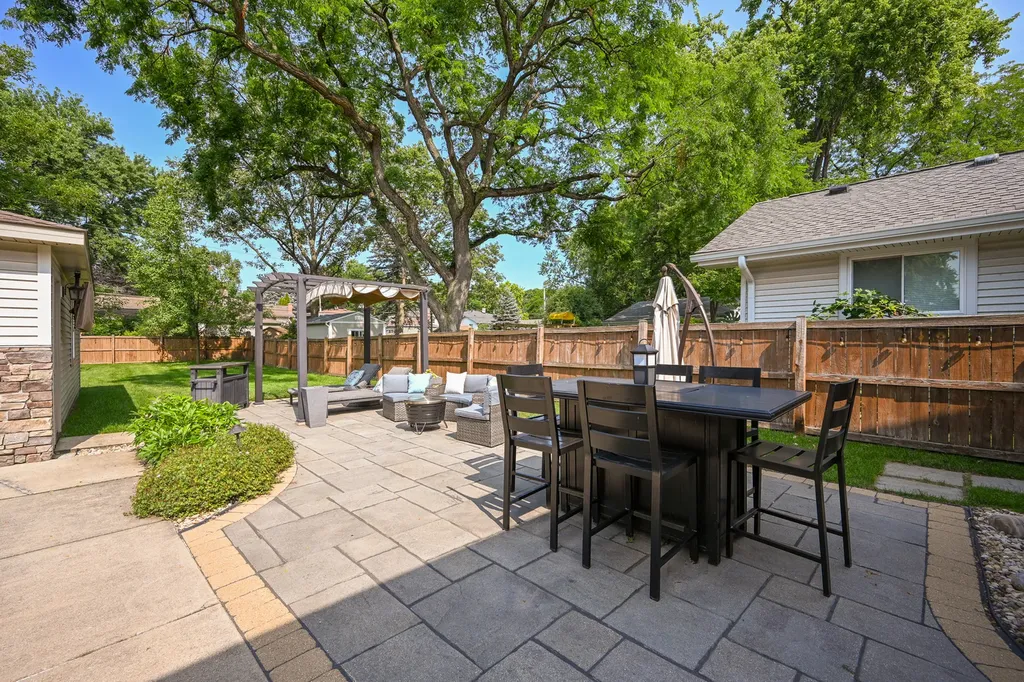 244 South Milton Avenue Glen Ellyn IL 60137