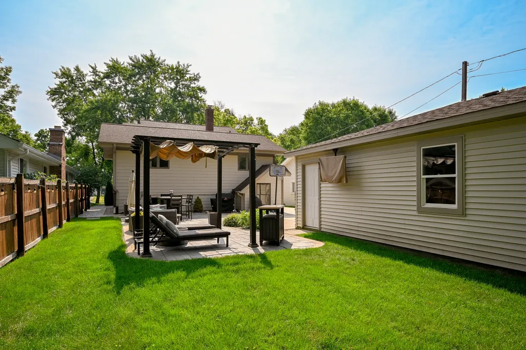 244 South Milton Avenue Glen Ellyn IL 60137