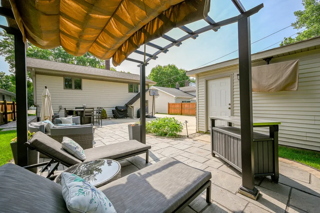 244 South Milton Avenue Glen Ellyn IL 60137