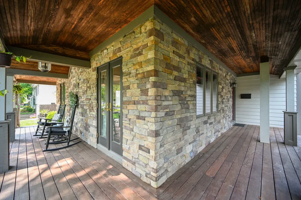 244 South Milton Avenue Glen Ellyn IL 60137