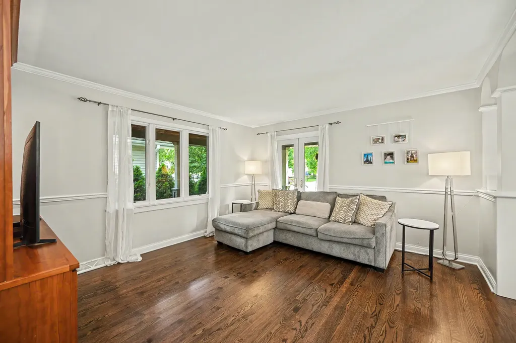 244 South Milton Avenue Glen Ellyn IL 60137
