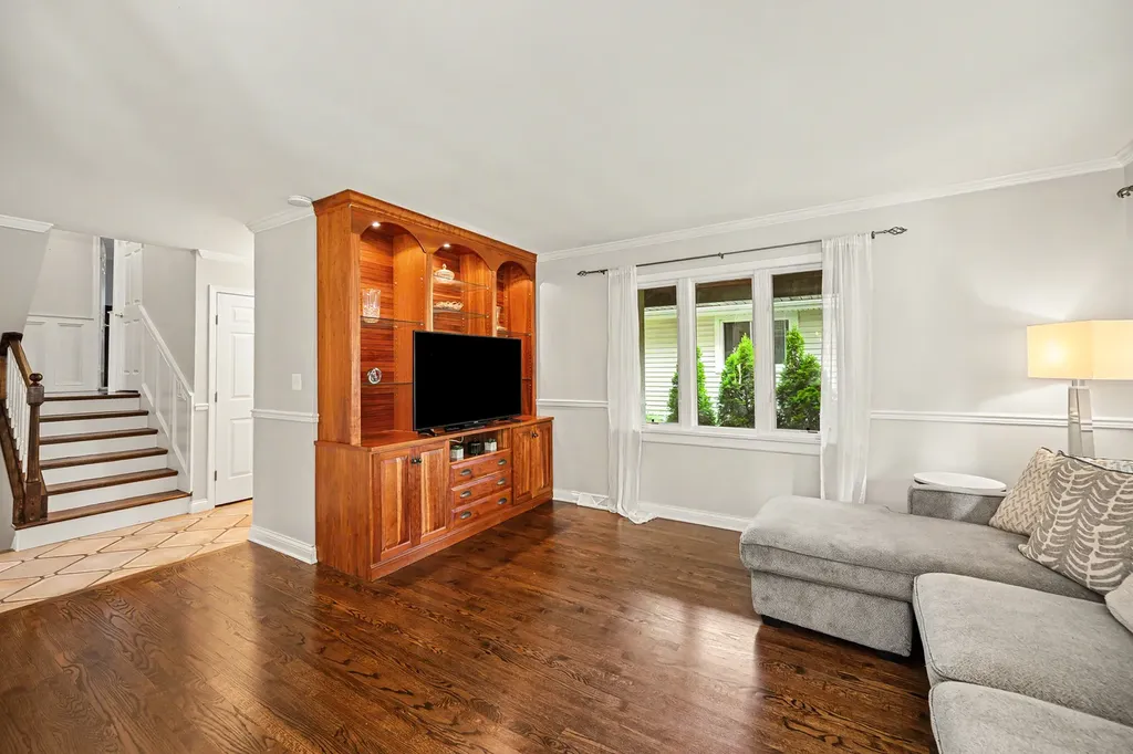 244 South Milton Avenue Glen Ellyn IL 60137