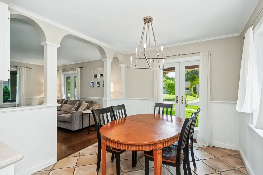 244 South Milton Avenue Glen Ellyn IL 60137