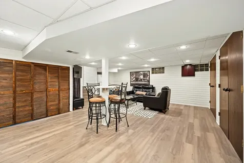 244 South Milton Avenue Glen Ellyn IL 60137