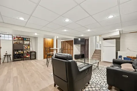 244 South Milton Avenue Glen Ellyn IL 60137