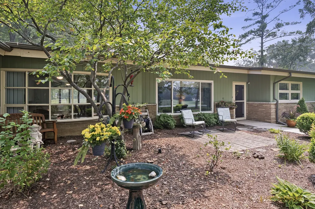425 Greenwood Lane Barrington IL 60010