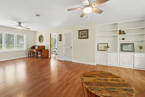 425 Greenwood Lane Barrington IL 60010