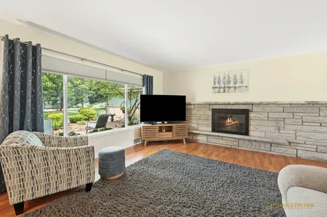 425 Greenwood Lane Barrington IL 60010