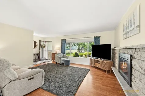 425 Greenwood Lane Barrington IL 60010