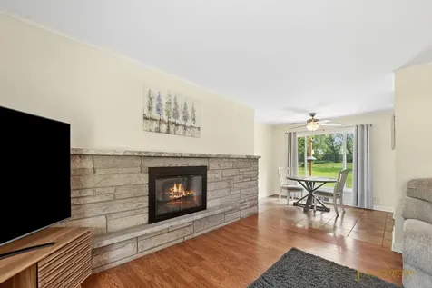 425 Greenwood Lane Barrington IL 60010