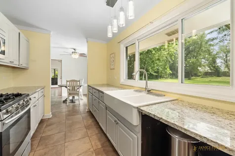 425 Greenwood Lane Barrington IL 60010