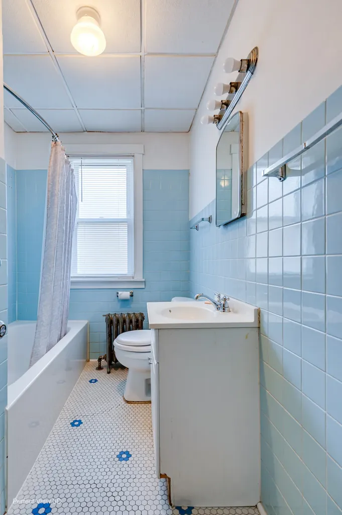 2452 North Menard Avenue Chicago IL 60639