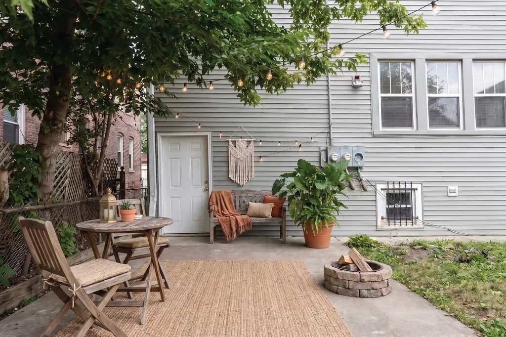 2452 North Menard Avenue Chicago IL 60639