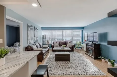 6157 North Sheridan Road Chicago IL 60660