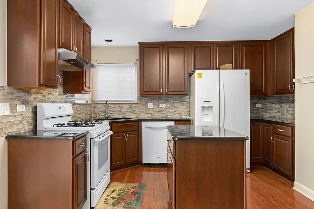 3202 Whitney Road Aurora IL 60502