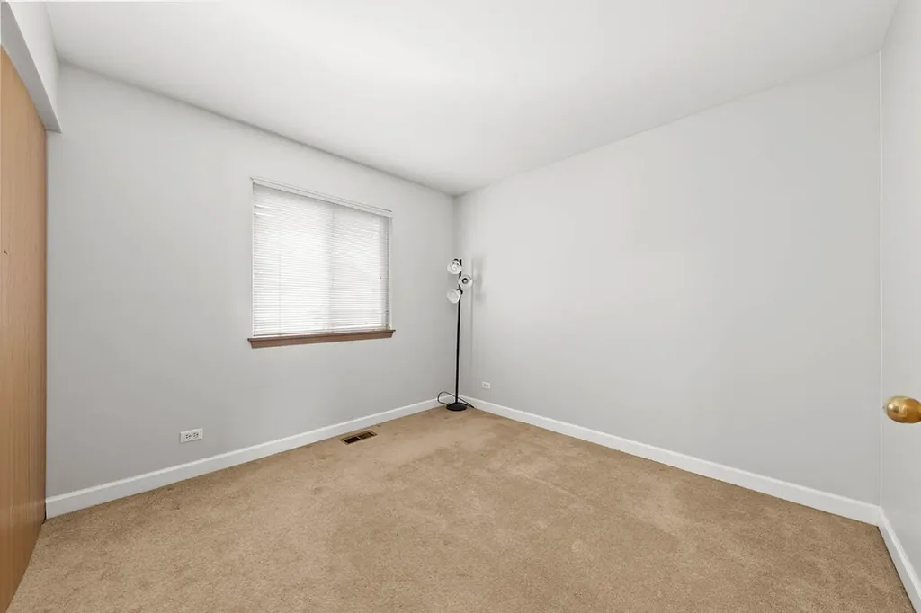 3202 Whitney Road Aurora IL 60502