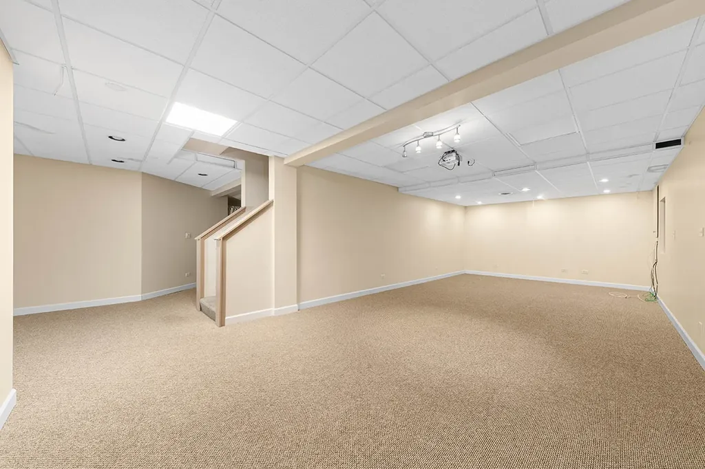 3202 Whitney Road Aurora IL 60502