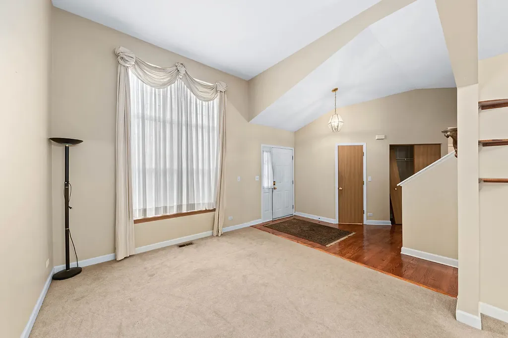 3202 Whitney Road Aurora IL 60502