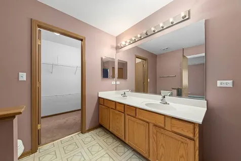 3202 Whitney Road Aurora IL 60502