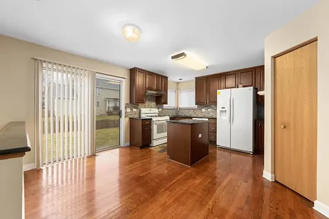 3202 Whitney Road Aurora IL 60502