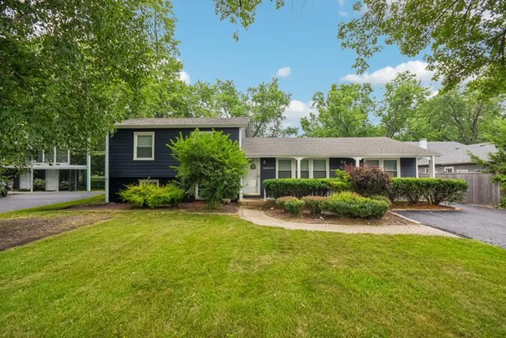 26W473 Parkway Drive Winfield IL 60190