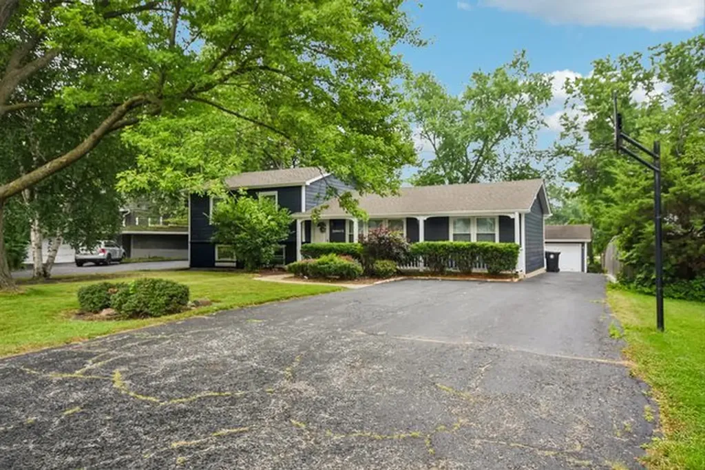 26W473 Parkway Drive Winfield IL 60190