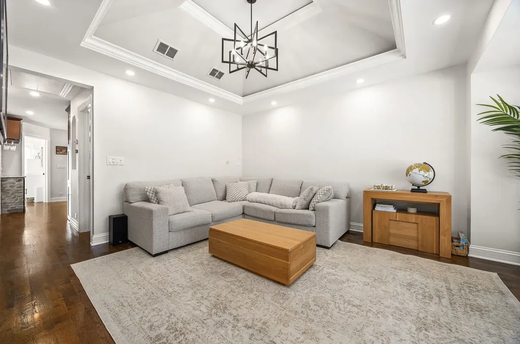 5755 South Nashville Avenue Chicago IL 60638