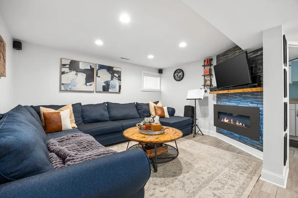 5755 South Nashville Avenue Chicago IL 60638