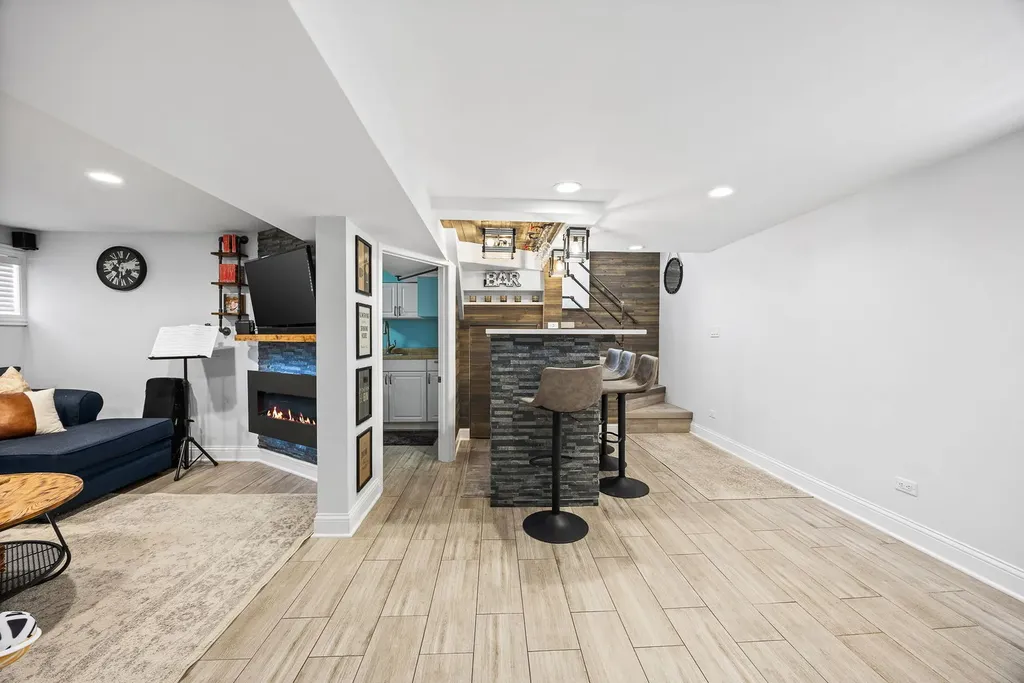 5755 South Nashville Avenue Chicago IL 60638