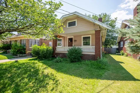 1421 North Douglas Street Peoria IL 61606