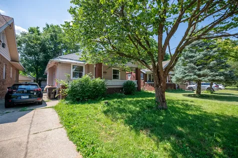 1421 North Douglas Street Peoria IL 61606