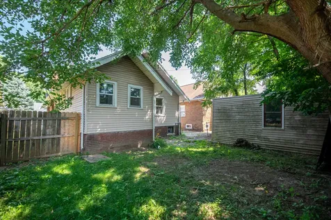 1421 North Douglas Street Peoria IL 61606