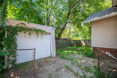1421 North Douglas Street Peoria IL 61606