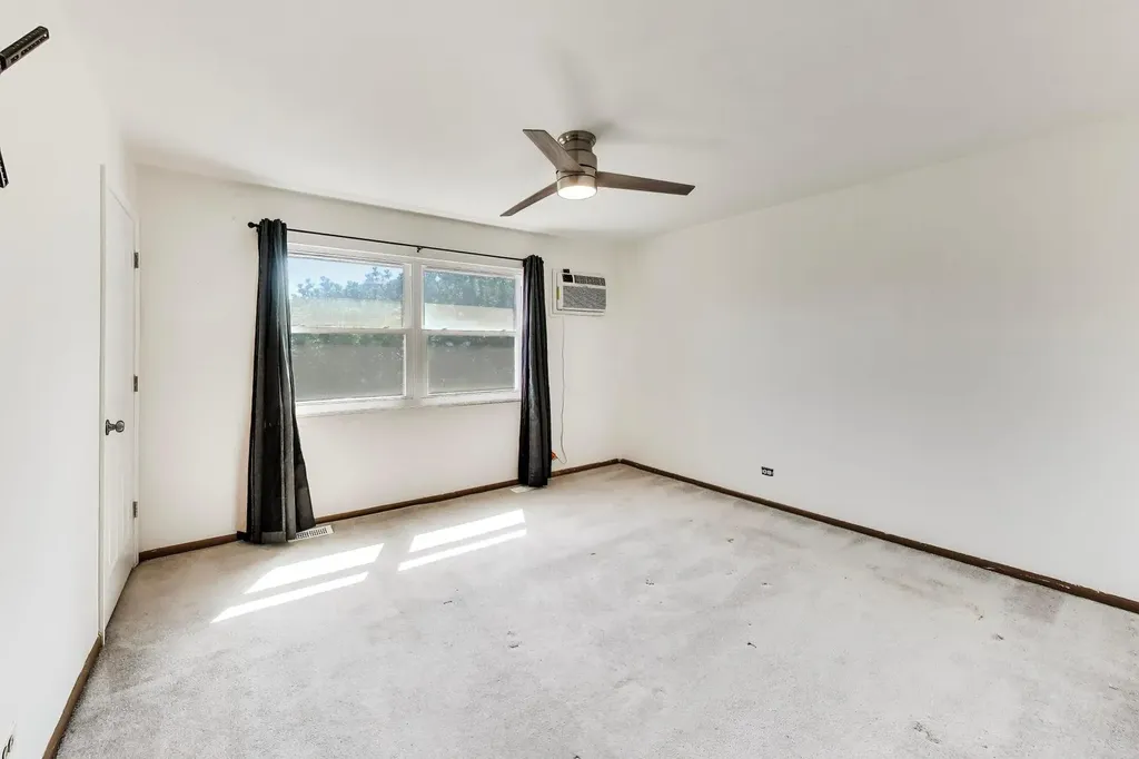 254 Peppertree Lane Aurora IL 60504