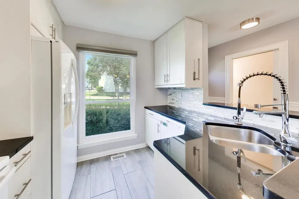 254 Peppertree Lane Aurora IL 60504