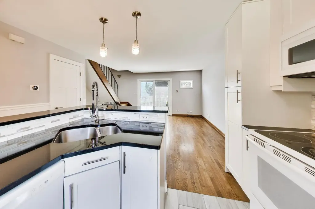 254 Peppertree Lane Aurora IL 60504