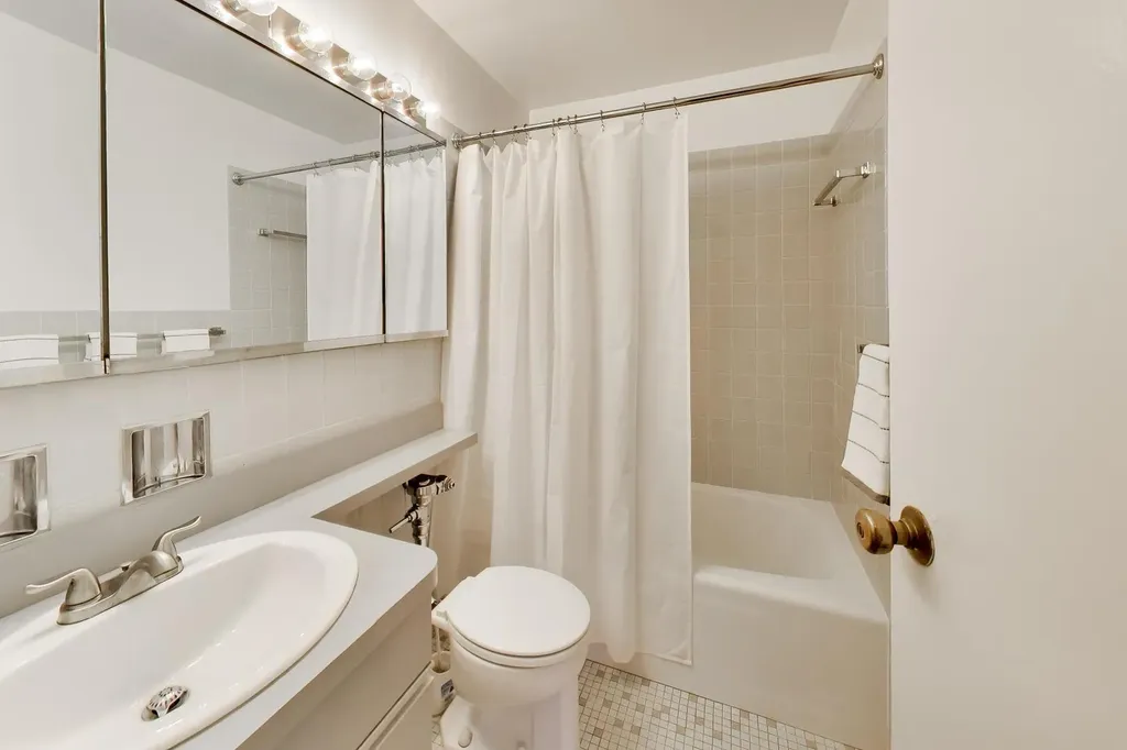 3550 North Lake Shore Drive Chicago IL 60657