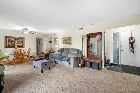 5202 Winslow Circle Mchenry IL 60050