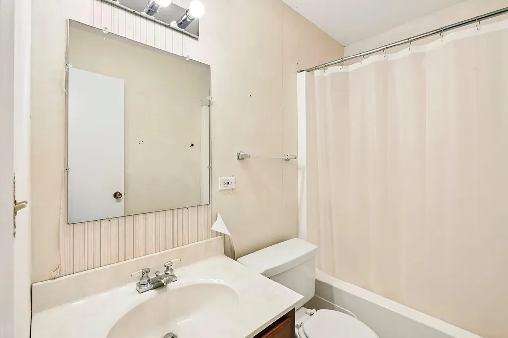 5303 Newport Drive Lisle IL 60532