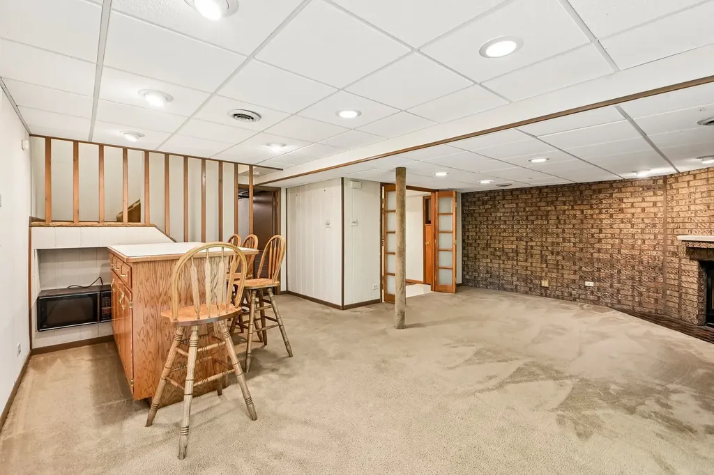 5303 Newport Drive Lisle IL 60532