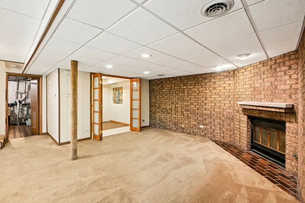5303 Newport Drive Lisle IL 60532