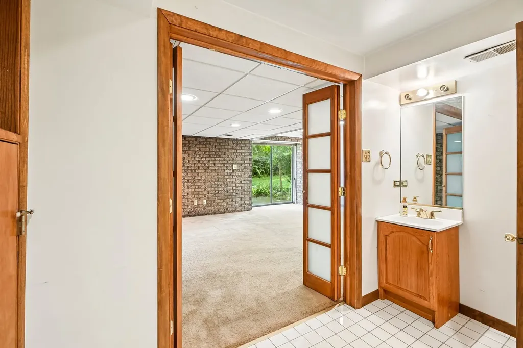5303 Newport Drive Lisle IL 60532