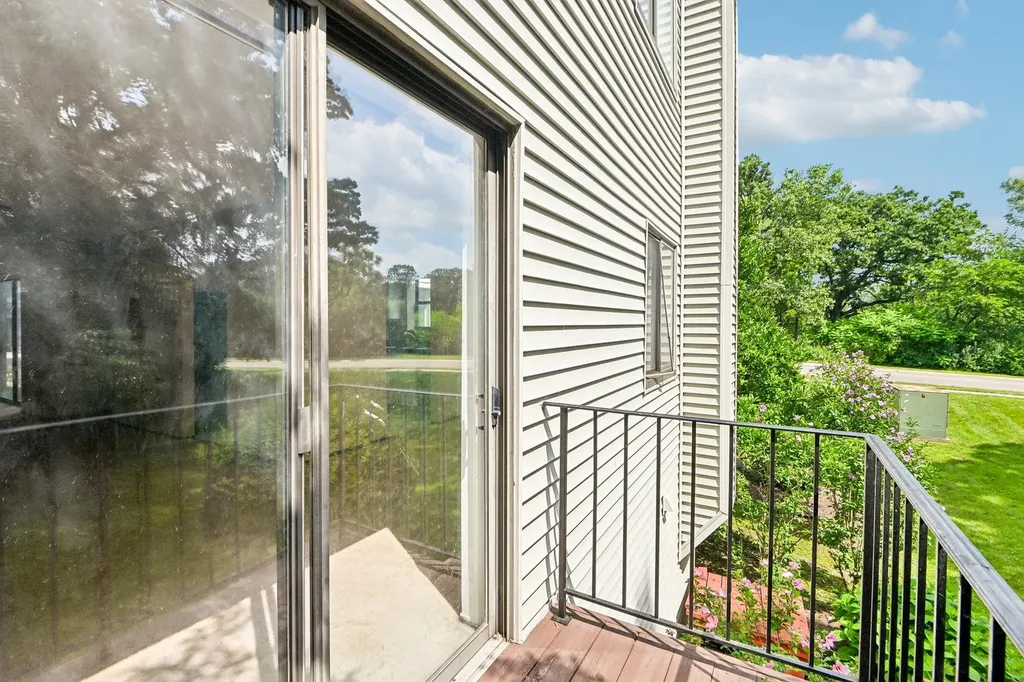 5303 Newport Drive Lisle IL 60532