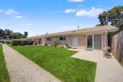 813 Valley Stream Drive Wheeling IL 60090