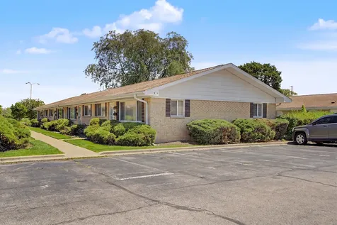 813 Valley Stream Drive Wheeling IL 60090