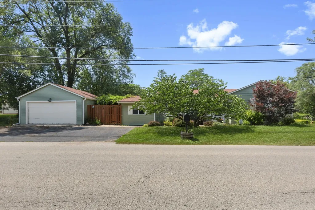 3717 Greenleaf Avenue Island Lake IL 60042